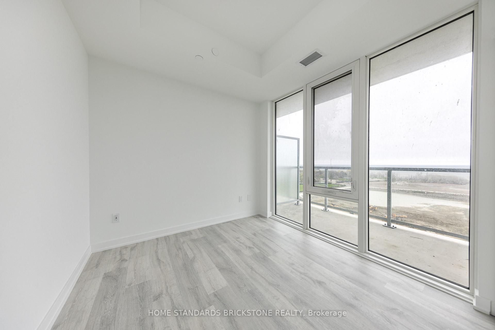 3 Bedrooms Condo at 220 Missinnihe, Mississauga For sale