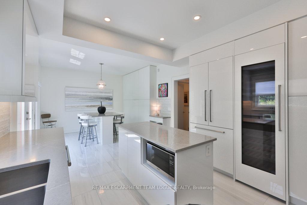 4 Bedrooms Condo at 4211 Millcroft Park, Burlington For sale