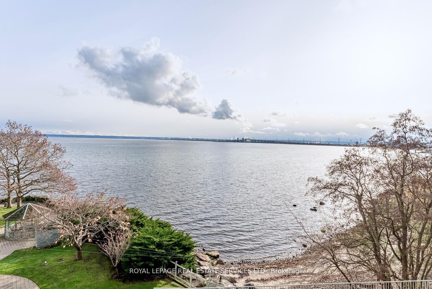 2 Bedrooms Condo at 2190 Lakeshore,  Burlington For sale