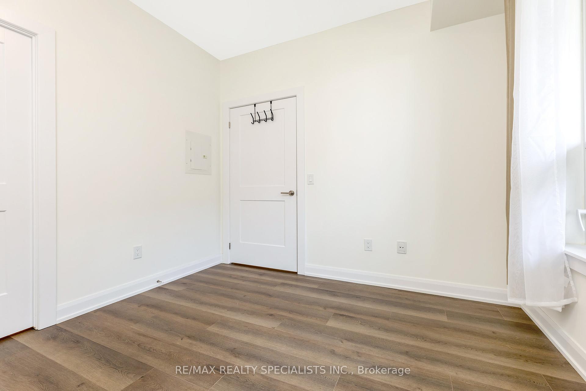 1 Bedroom Condo at 3228 William Coltson, Oakville For sale