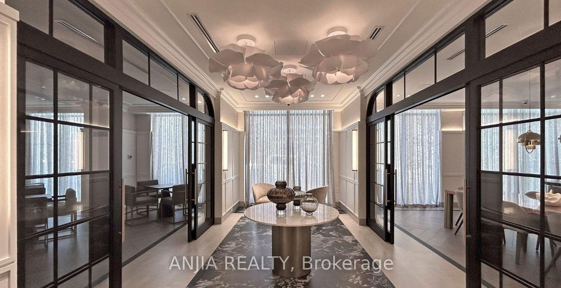 2 Bedrooms Condo at 30 Inn On The Park, Toronto For sale