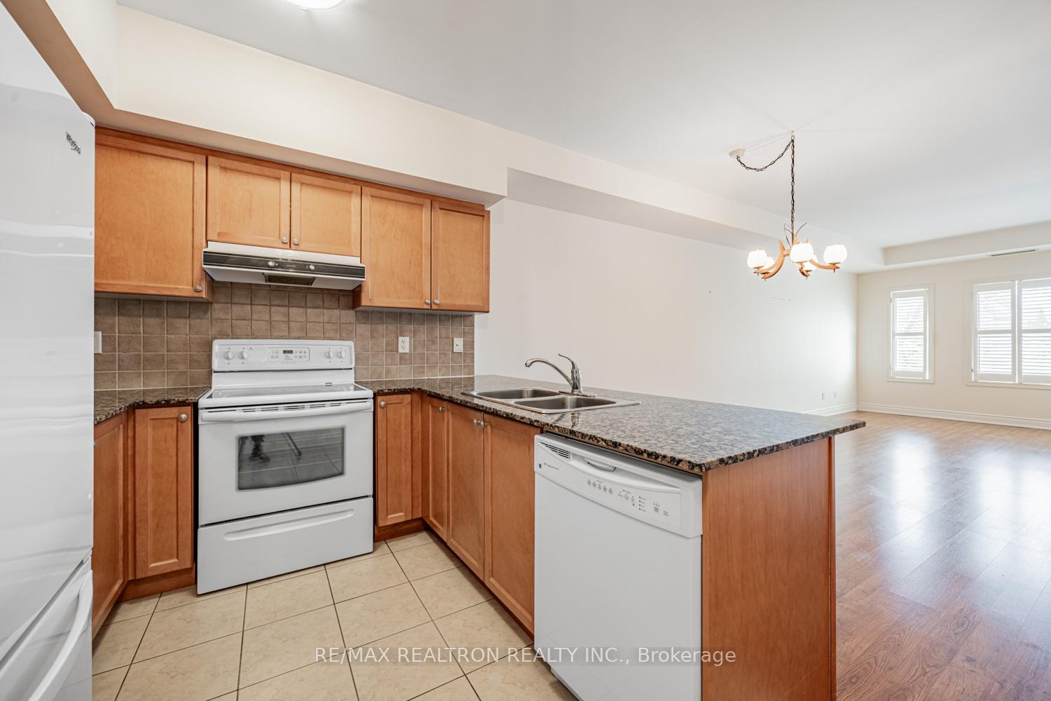 2 Bedrooms Condo at 9901 Keele, Vaughan For sale