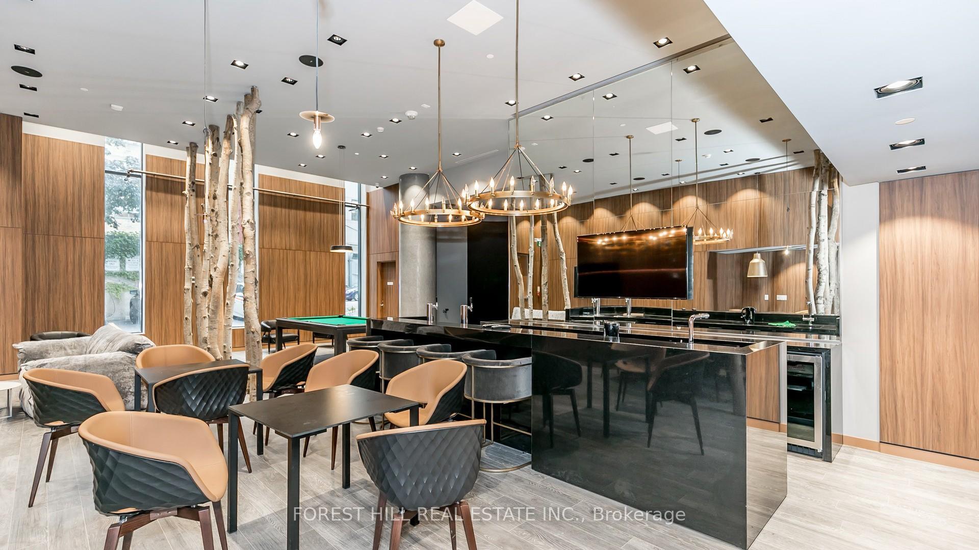 2 Bedrooms Condo at 161 Roehampton, Toronto For sale