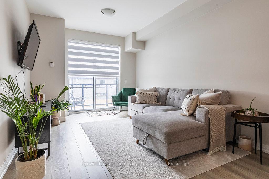 #208 – 120 Springvalley Crescent, Hamilton, ON L9C 0G2