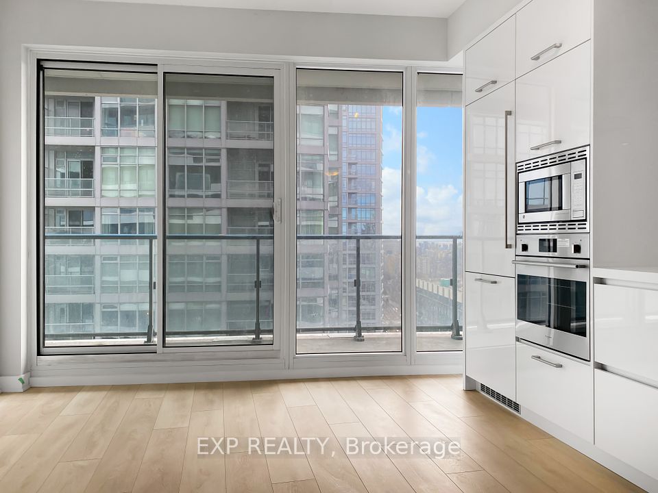 2221 Yonge