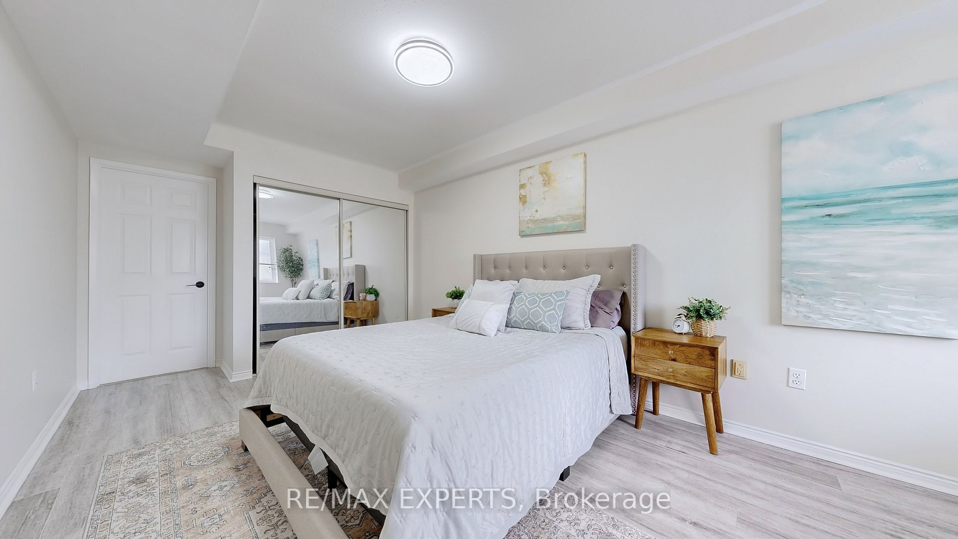 85 Wellington Street W 211
