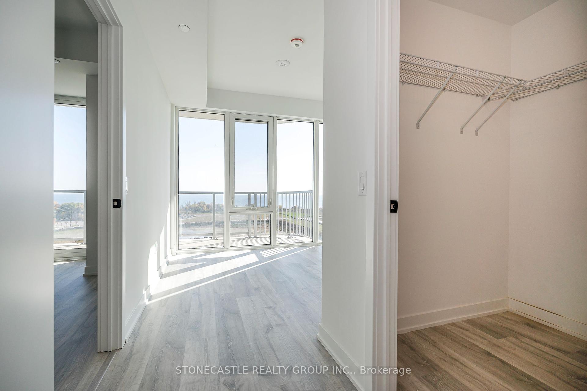3 Bedrooms Condo at 220 Missinnihe, Mississauga For sale