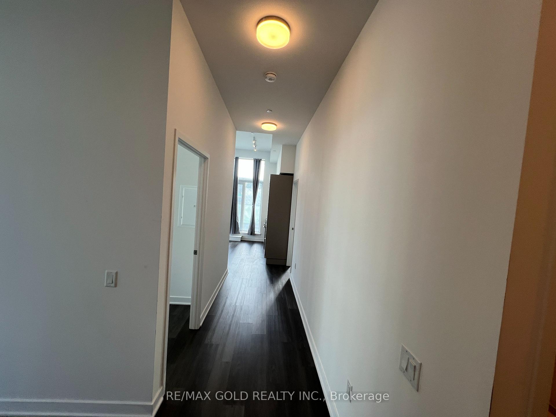 3 Bedrooms Condo at 3900 Confederation,  Mississauga For sale