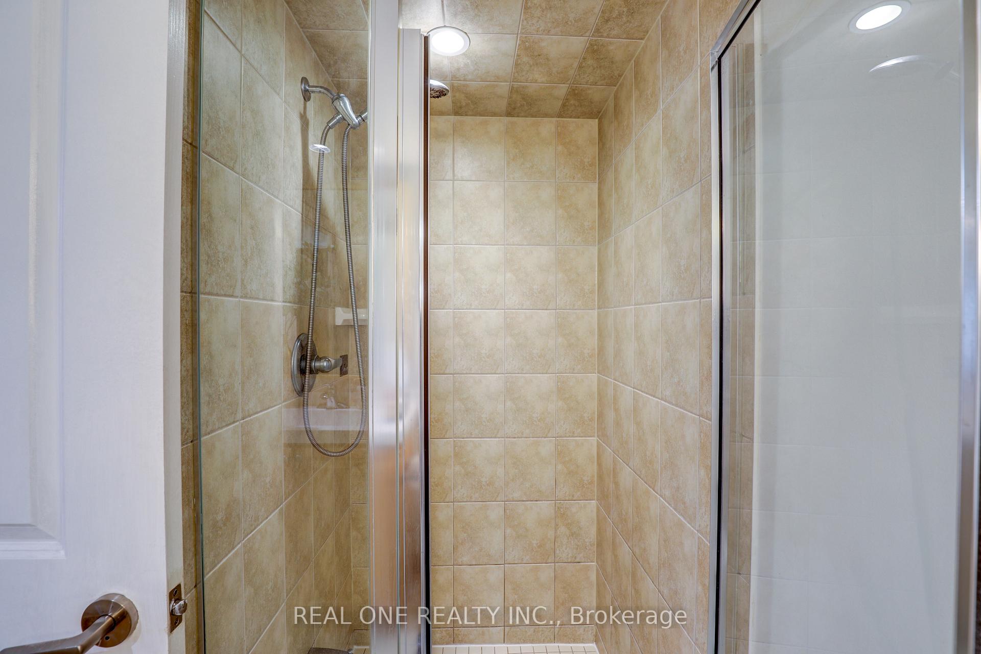2 Bedrooms Condo at 500 Doris, Toronto For sale