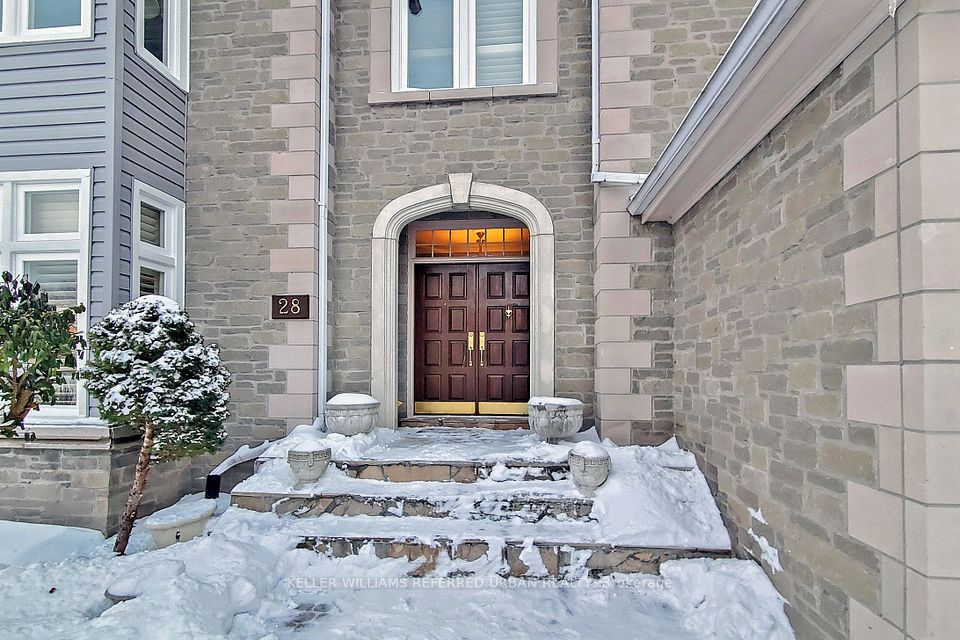 28 Edmund Crescent, Richmond Hill, ON L4B 2X8