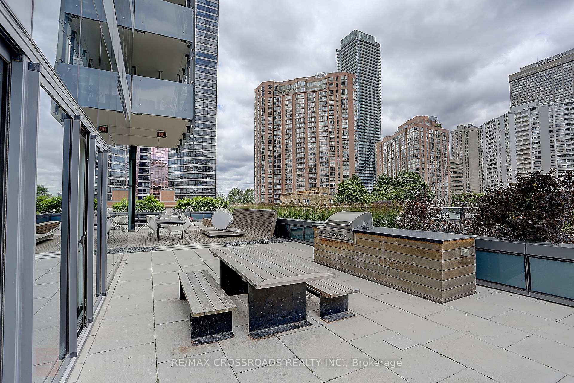 2 Bedrooms Condo at 5 St Joseph, Toronto For sale