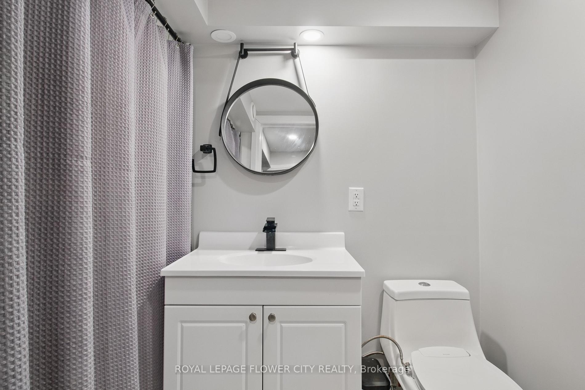 3 Bedrooms Condo at 151 Gateshead, Hamilton For sale