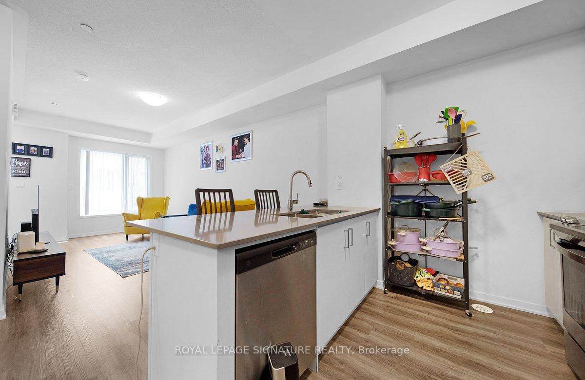 2 Bedrooms Condo at 151 Honeycrisp, Vaughan For sale