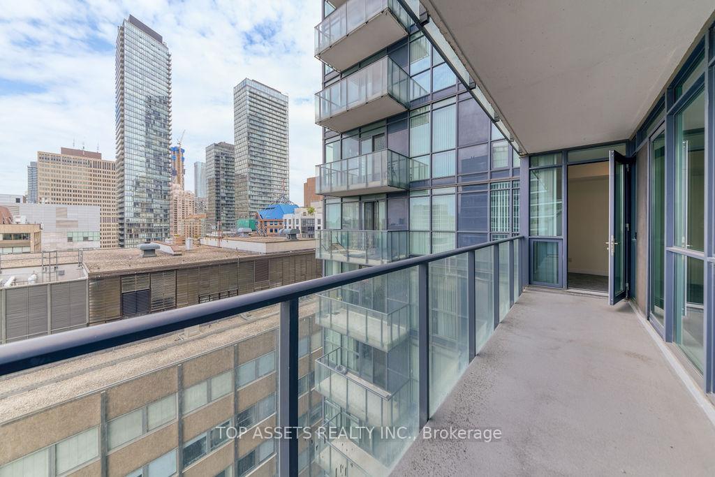 3 Bedrooms Condo at 770 Bay, Toronto For sale
