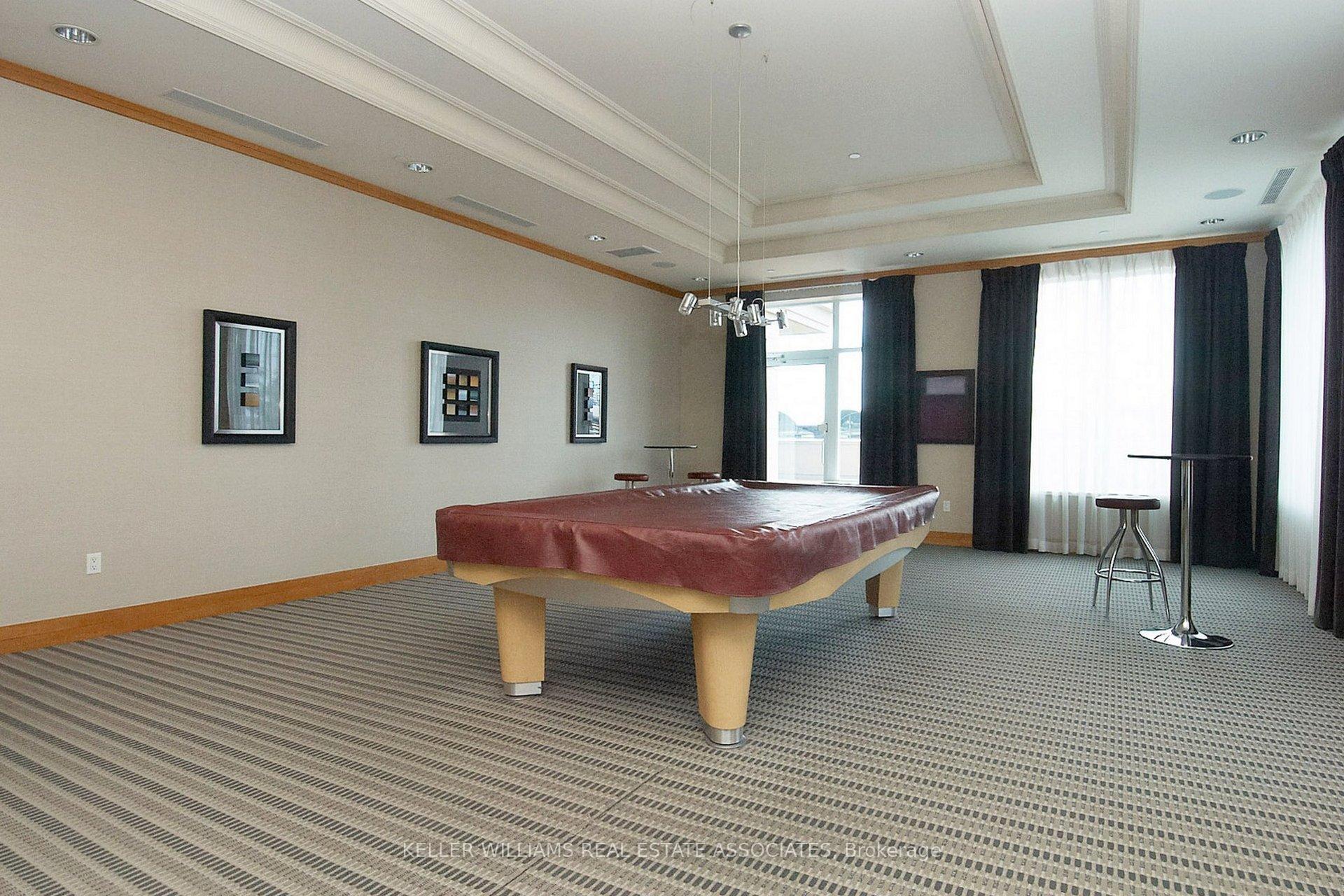 2 Bedrooms Condo at 35 Viking, Toronto For sale