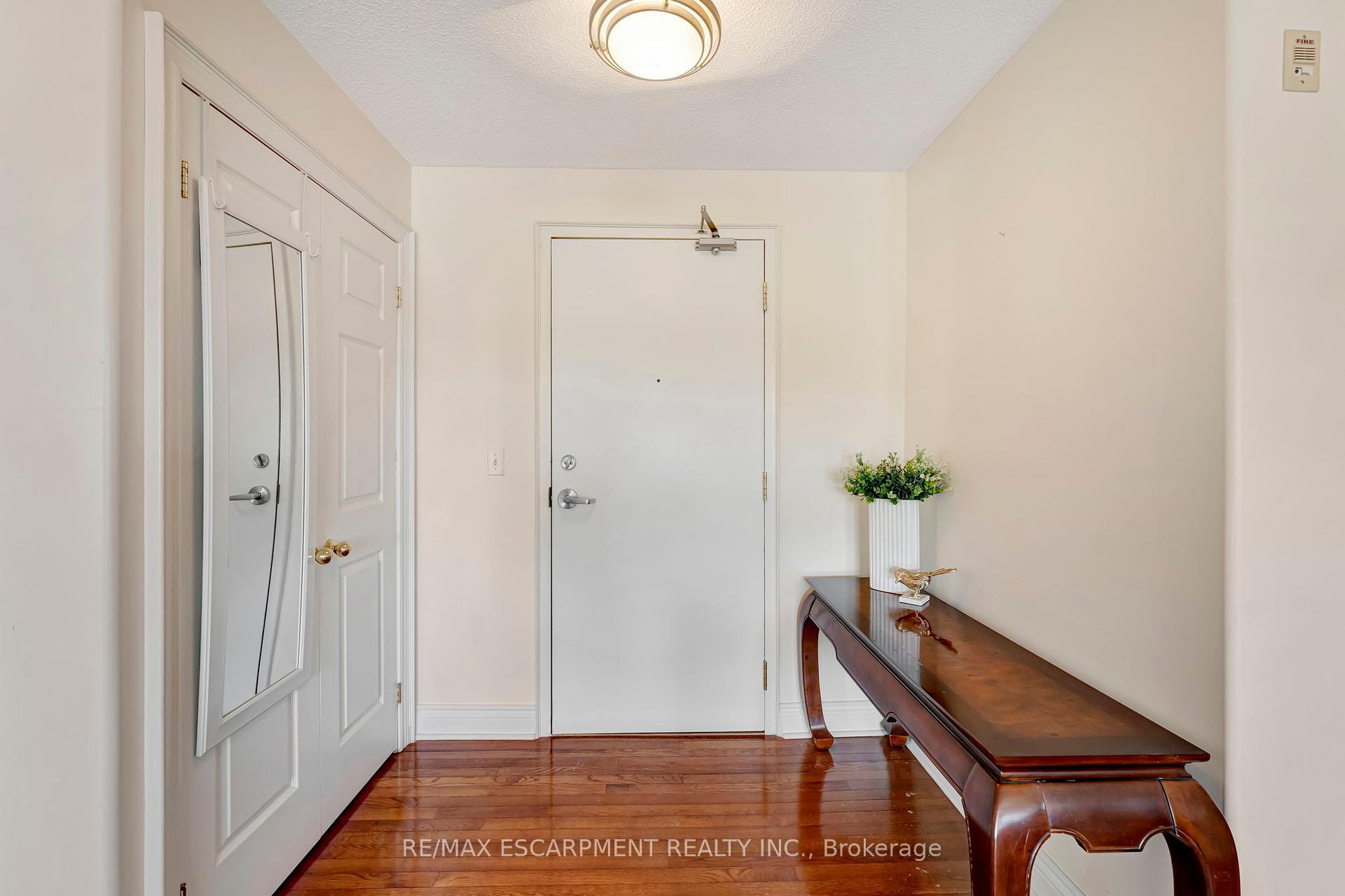 2 Bedrooms Condo at 1770 Main,  Hamilton For sale