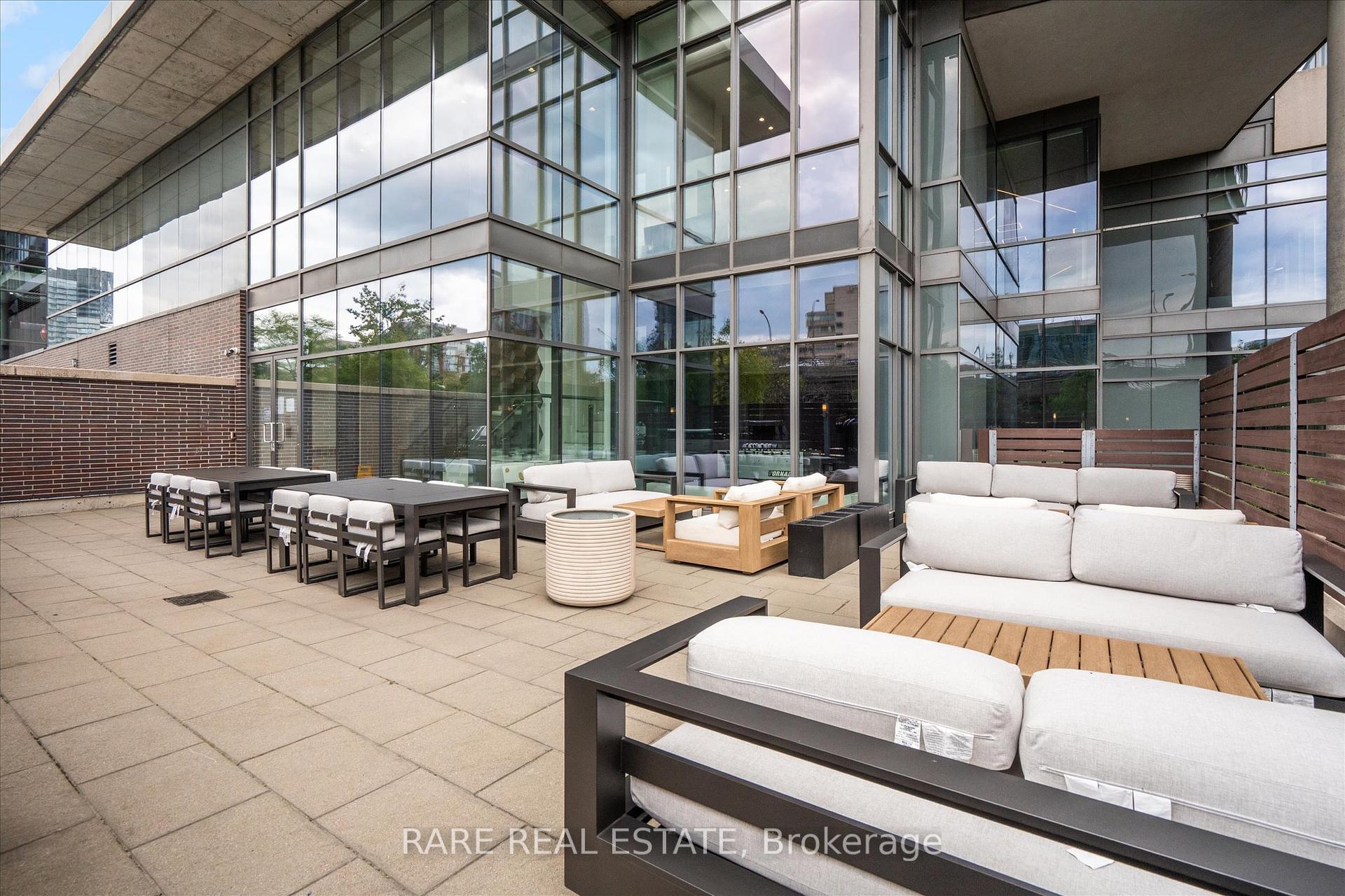 3 Bedrooms Condo at 11 Brunel, Toronto For sale