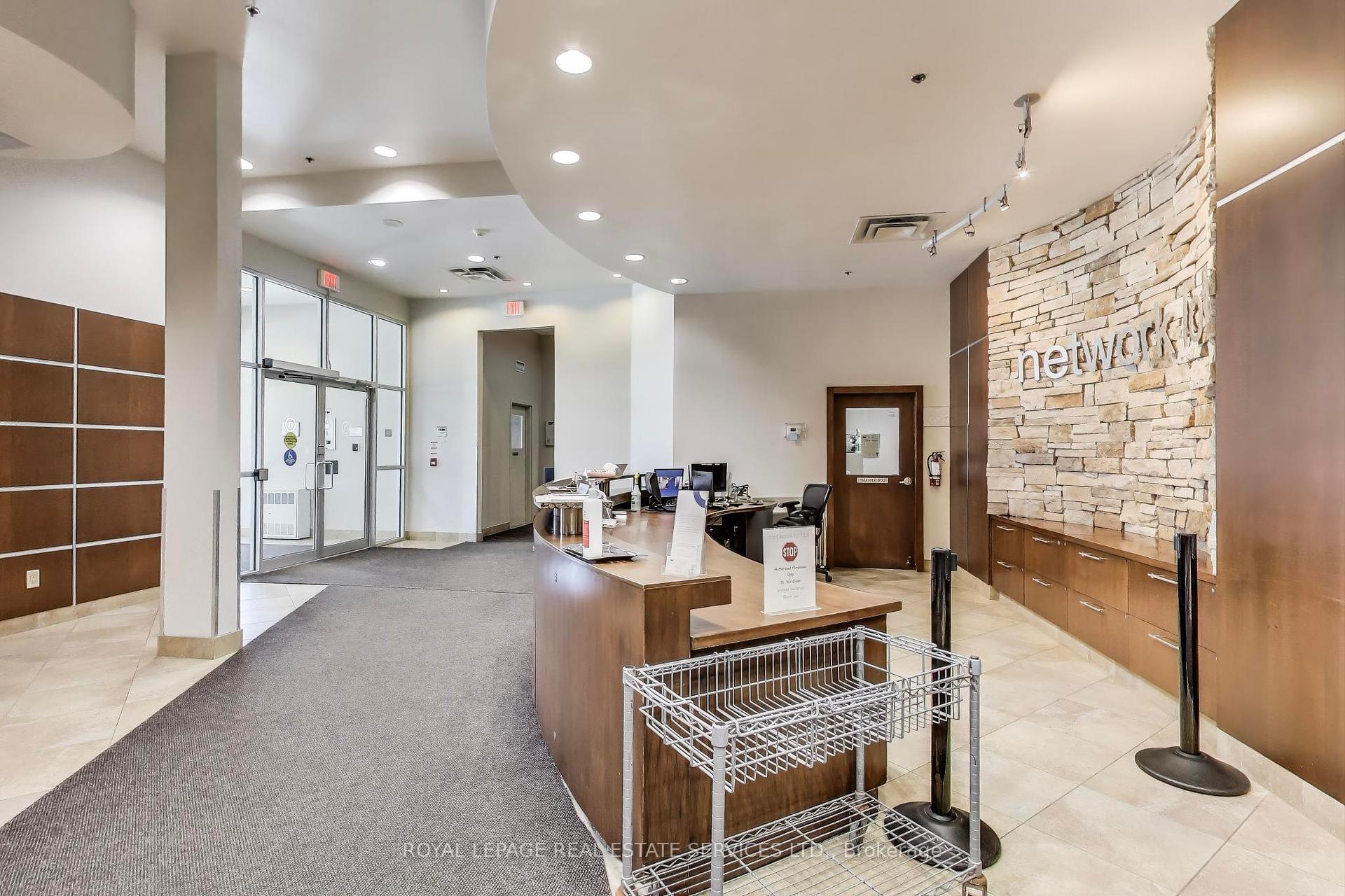 2 Bedrooms Condo at 2 Fieldway,  Toronto For sale