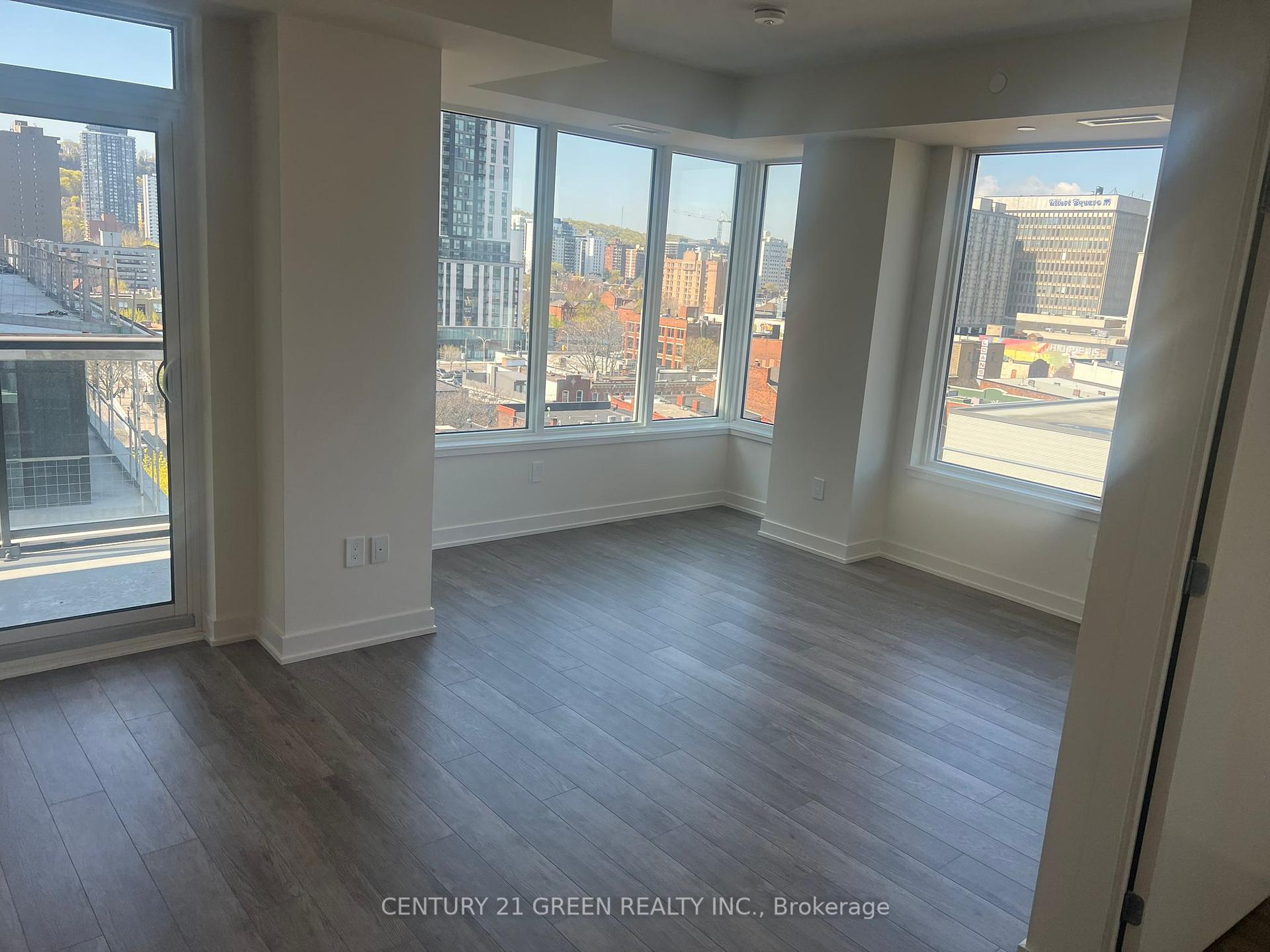 2 Bedrooms Condo at 212 King WIlliam,  Hamilton For sale