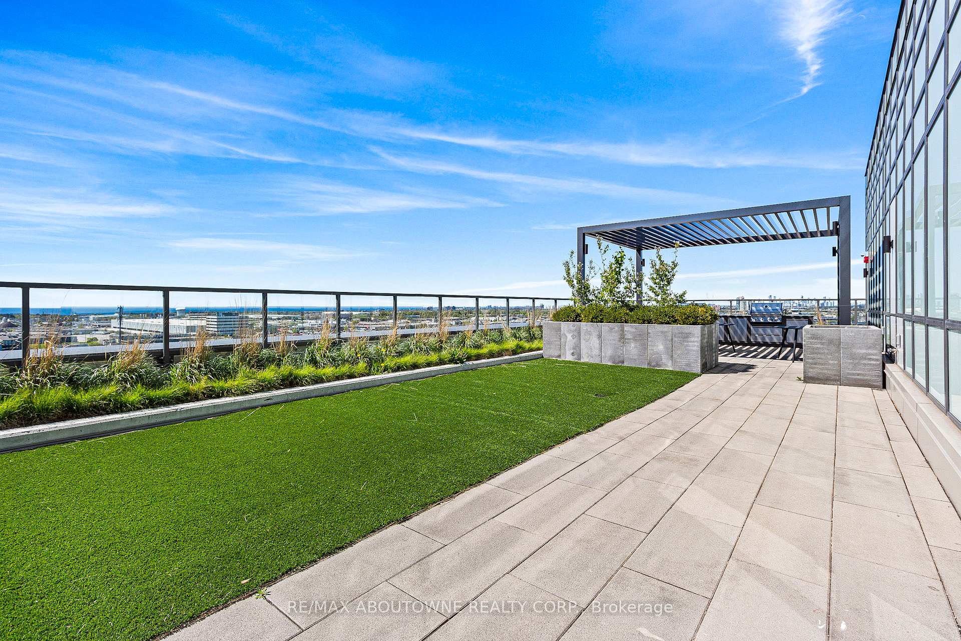 3 Bedrooms Condo at 1195 The Queensway, Toronto For sale