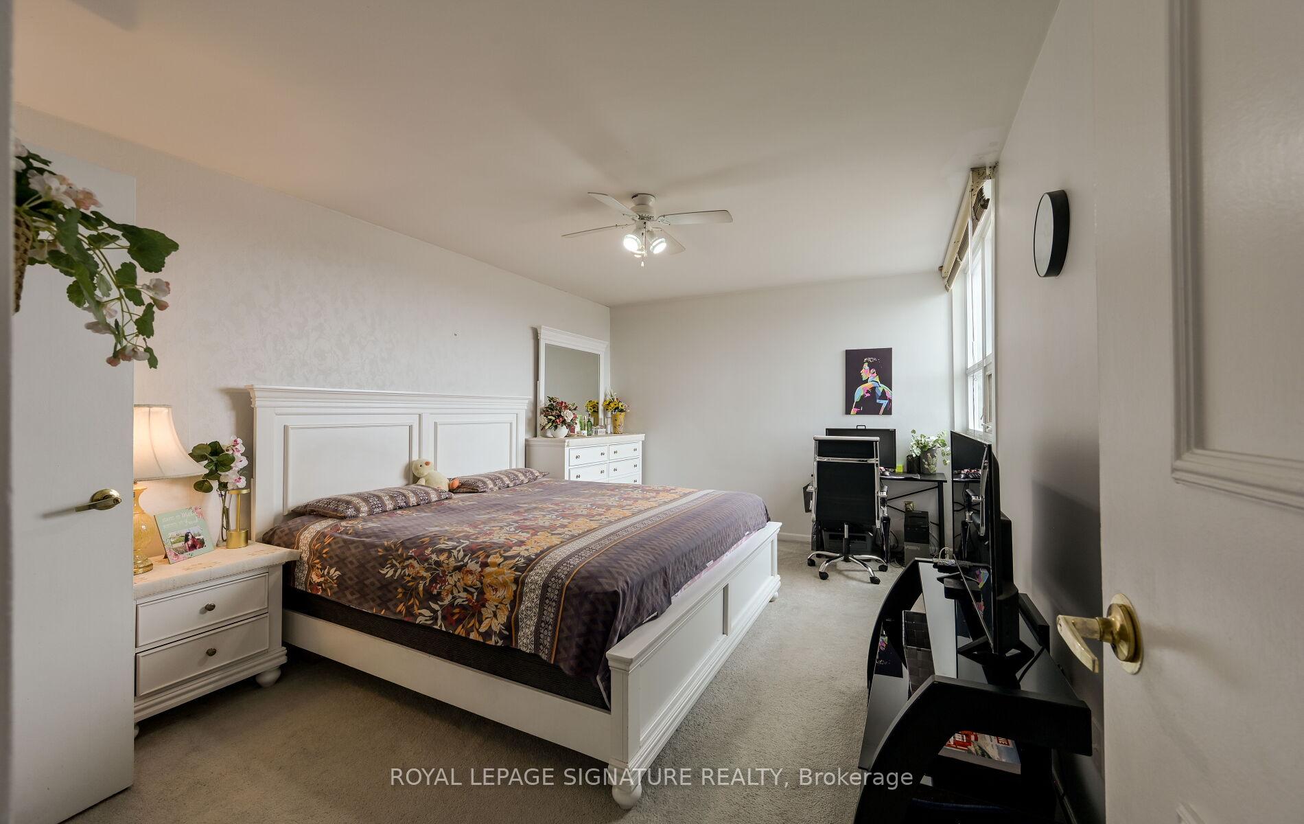 4 Bedrooms Condo at 2323 Confederation, Mississauga For sale