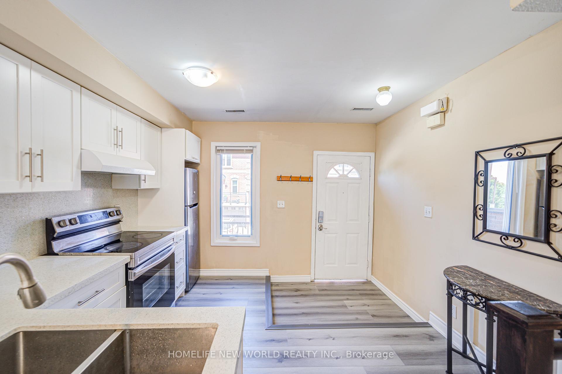 3 Bedrooms Condo at 3895 Doug Leavens, Mississauga For sale