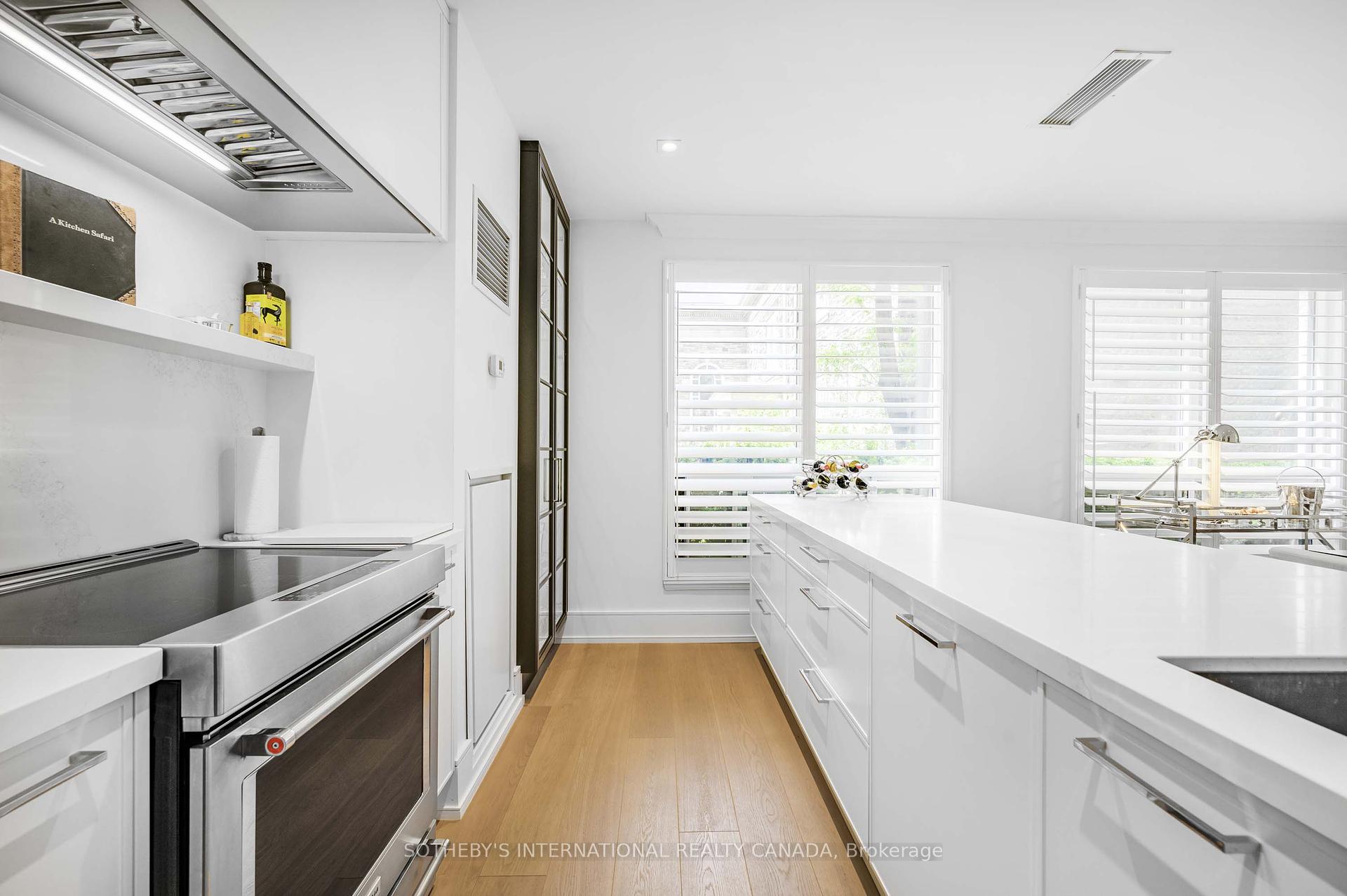 2 Bedrooms Condo at 10 Delisle, Toronto For sale