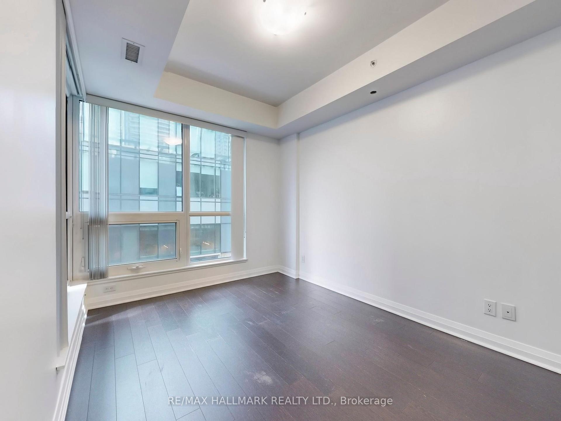 2 Bedrooms Condo at 8 Mercer, Toronto For sale