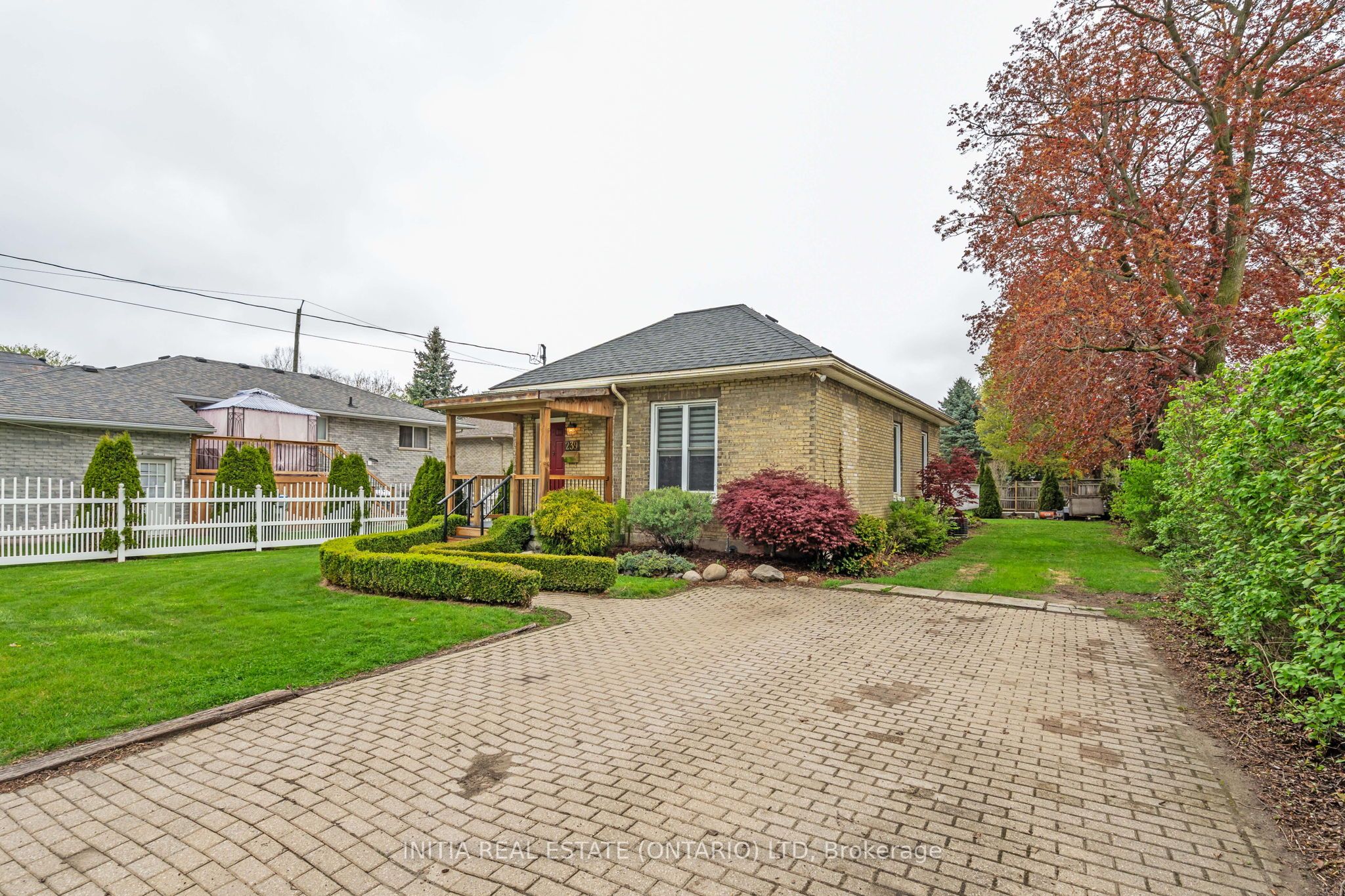 239 Queen Street, Strathroy Caradoc, ON N7G 2J3