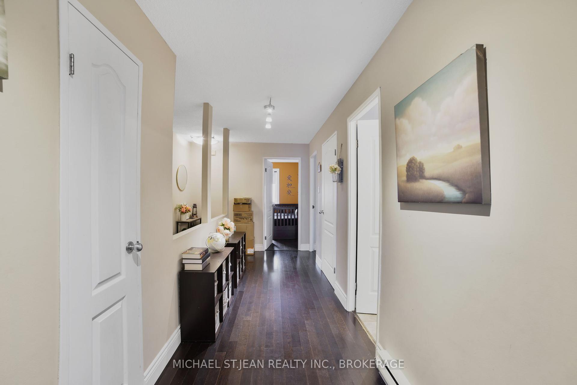 4 Bedrooms Condo at 1016 Falgarwood,  Oakville For sale