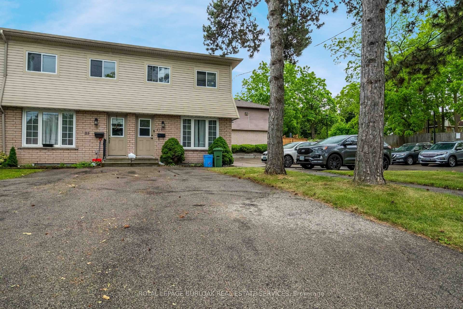 4 Bedrooms Condo at 117 Bonaventure, Hamilton For sale