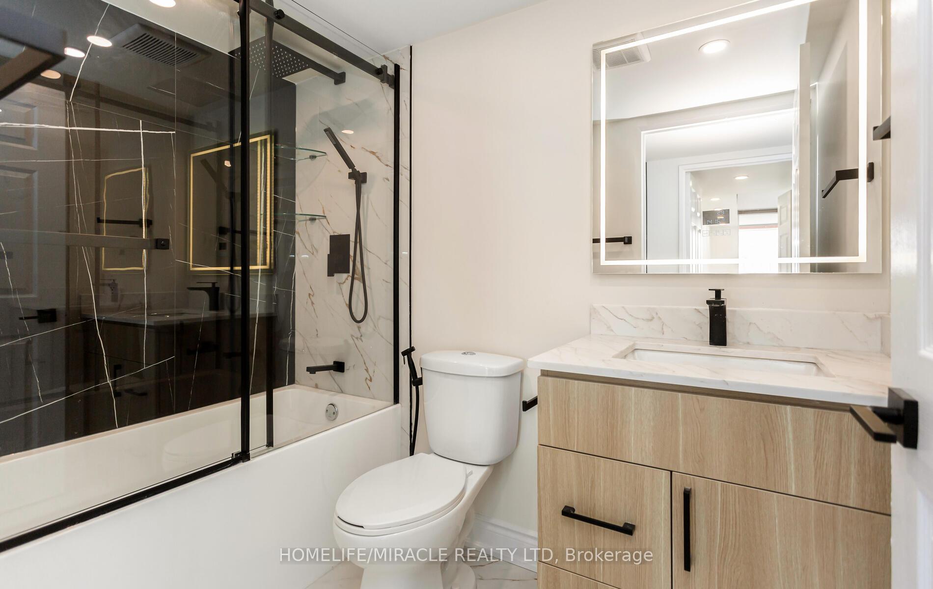 3 Bedrooms Condo at 4450 Tucana, Mississauga For sale