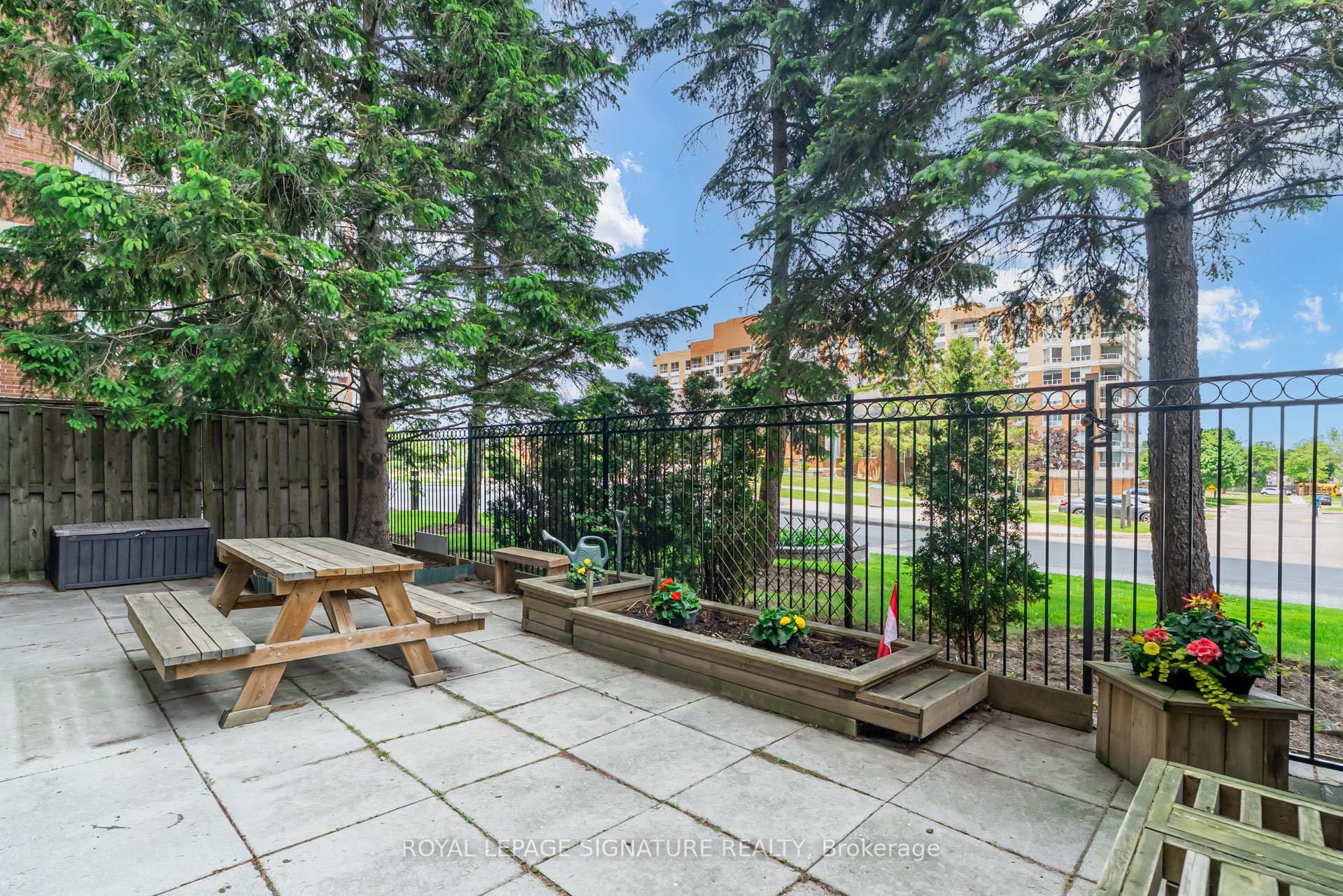 2 Bedrooms Condo at 400 McLevin, Toronto For sale