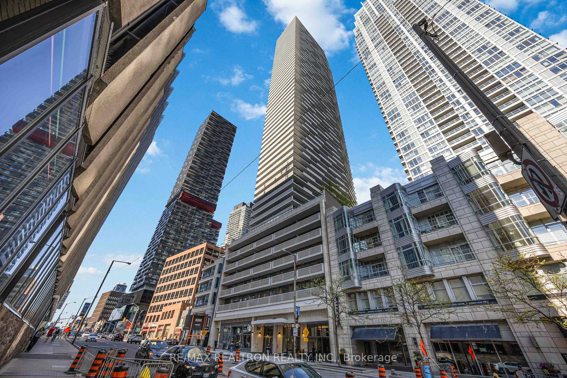 1 Bedroom Condo at 2221 Yonge, Toronto For sale