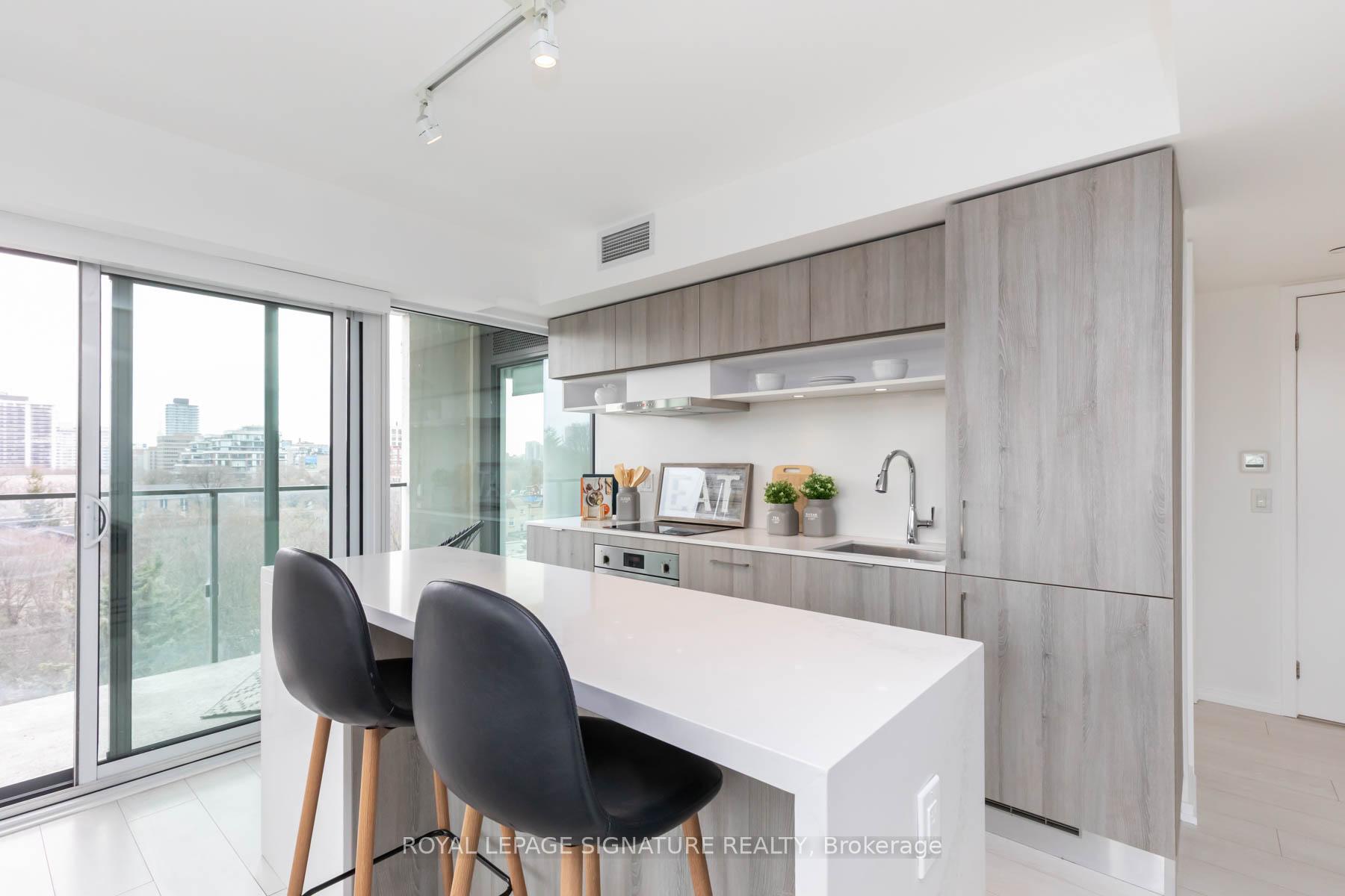 2 Bedrooms Condo at 8 Hillsdale, Toronto For sale