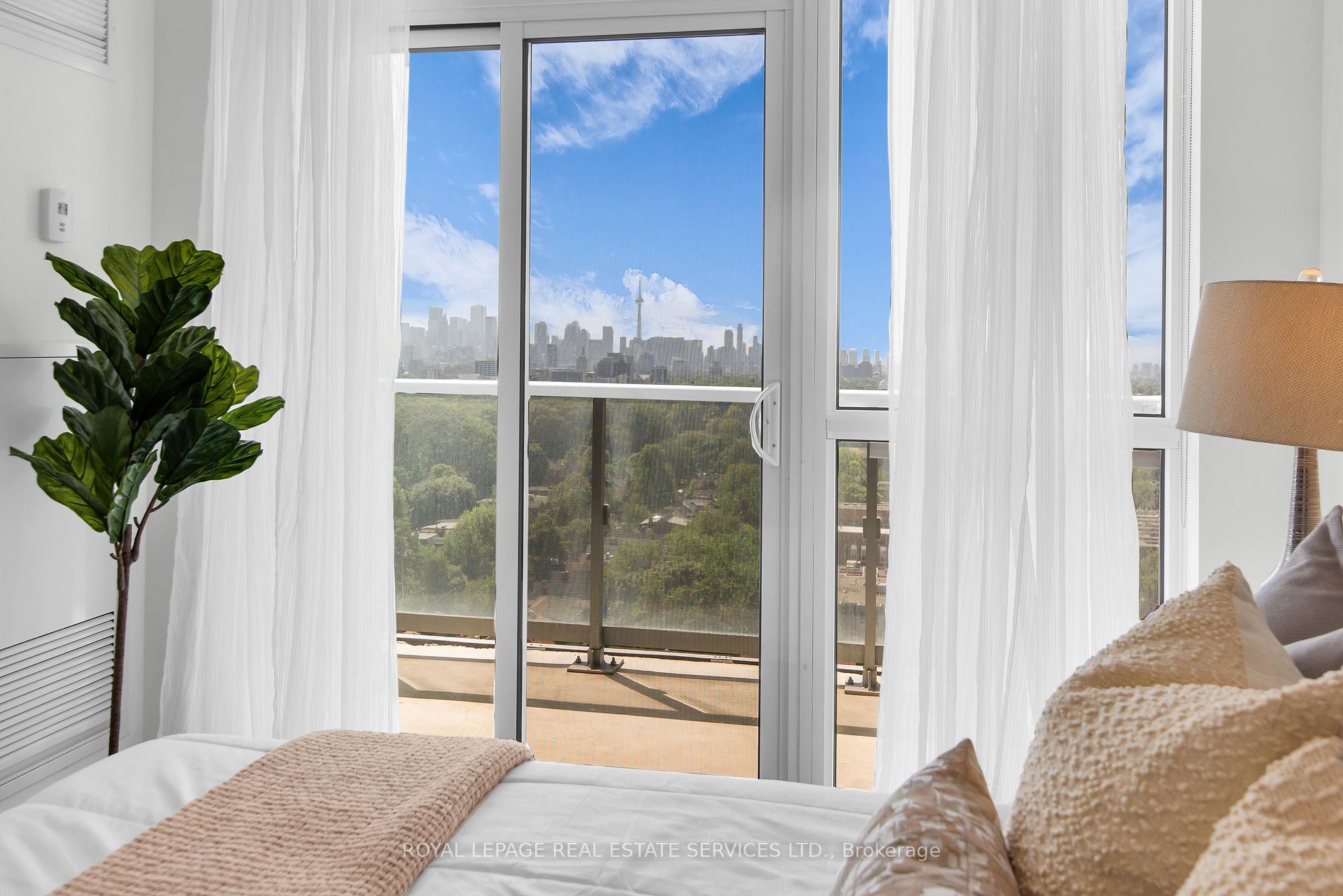3 Bedrooms Condo at 501 St Clair, Toronto For sale