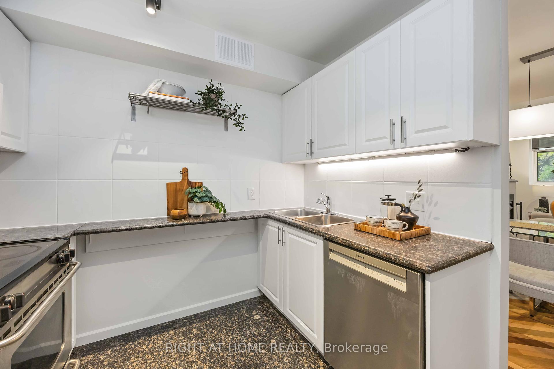 1 Bedroom Condo at 110 Hepbourne, Toronto For sale