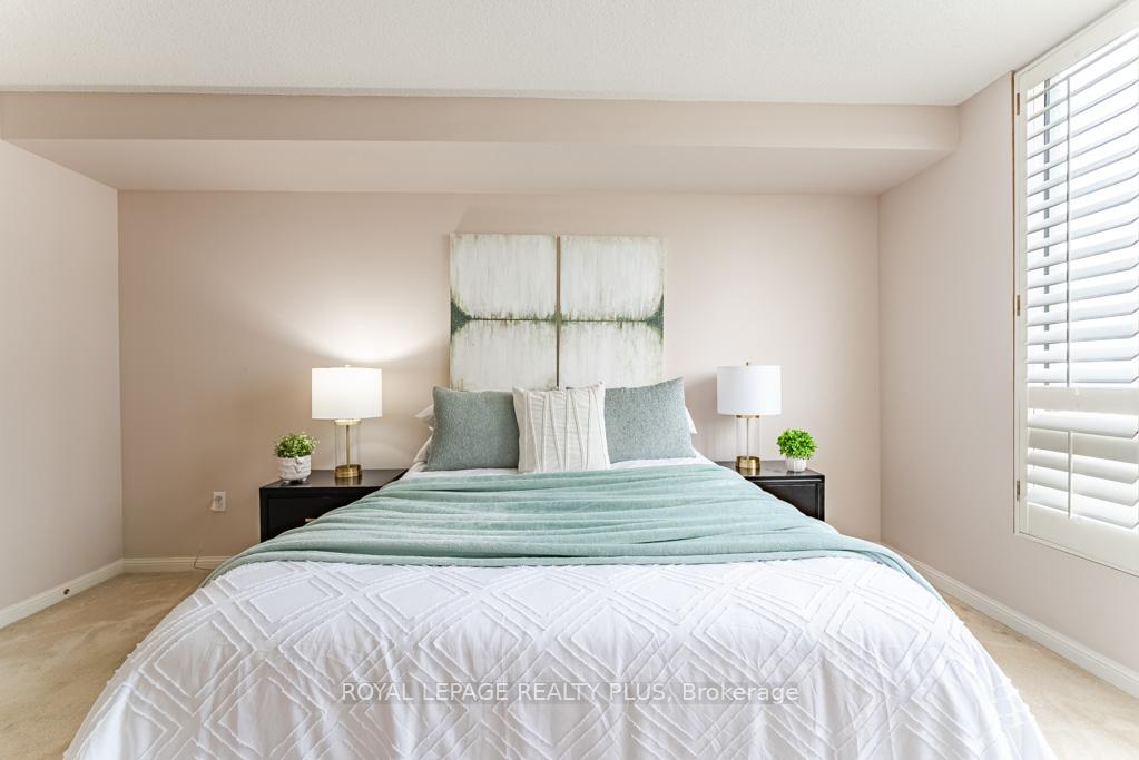 2 Bedrooms Condo at 101 Subway, Toronto For sale