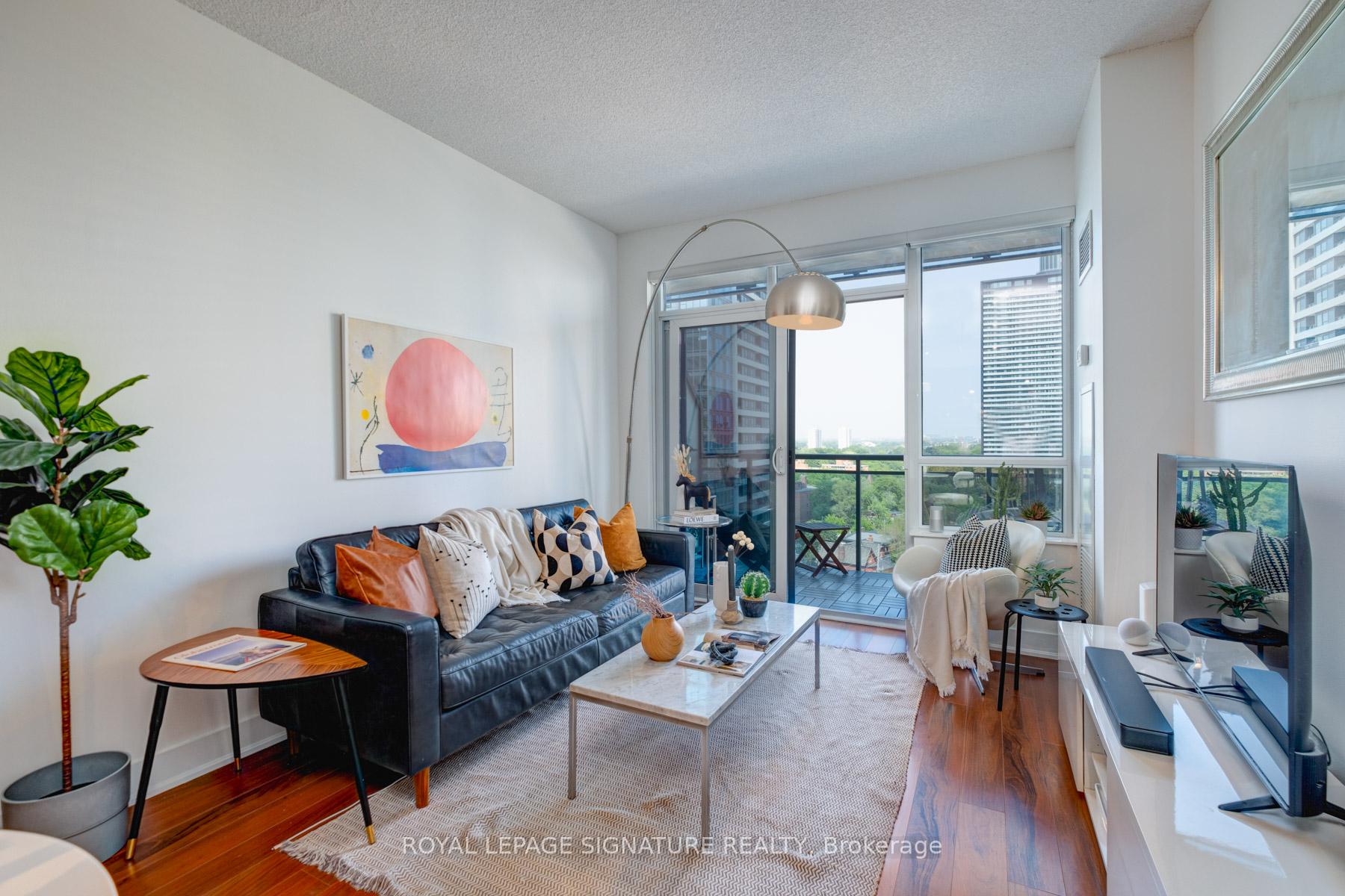 2 Bedrooms Condo at 28 Linden, Toronto For sale