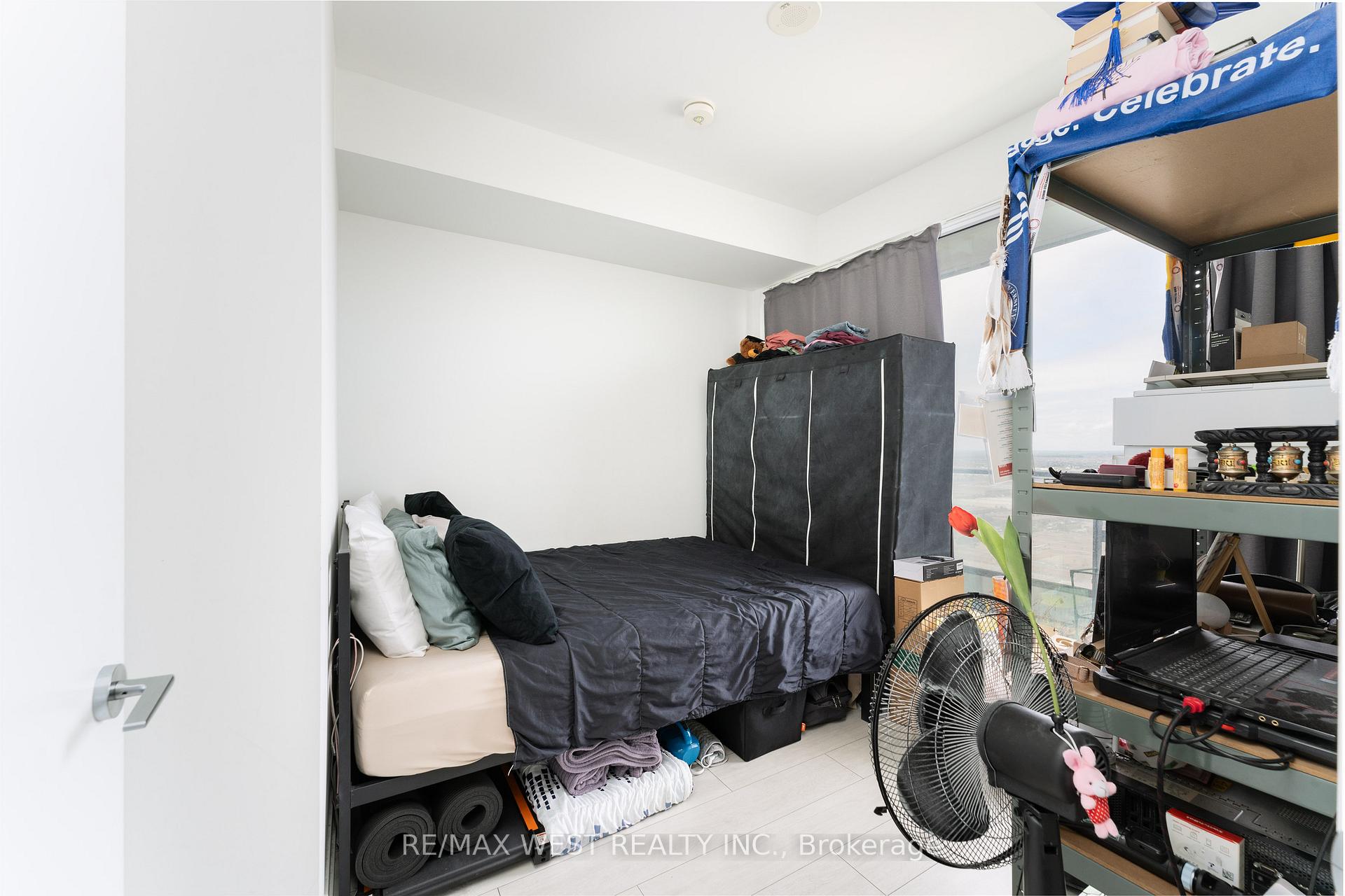 2 Bedrooms Condo at 898 Portage, Vaughan For sale