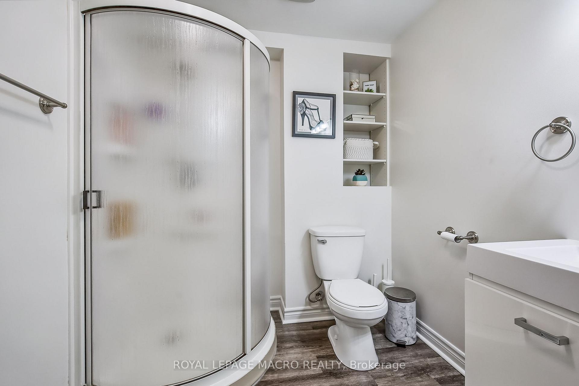 4 Bedrooms Condo at 2055 Walkers, Burlington For sale