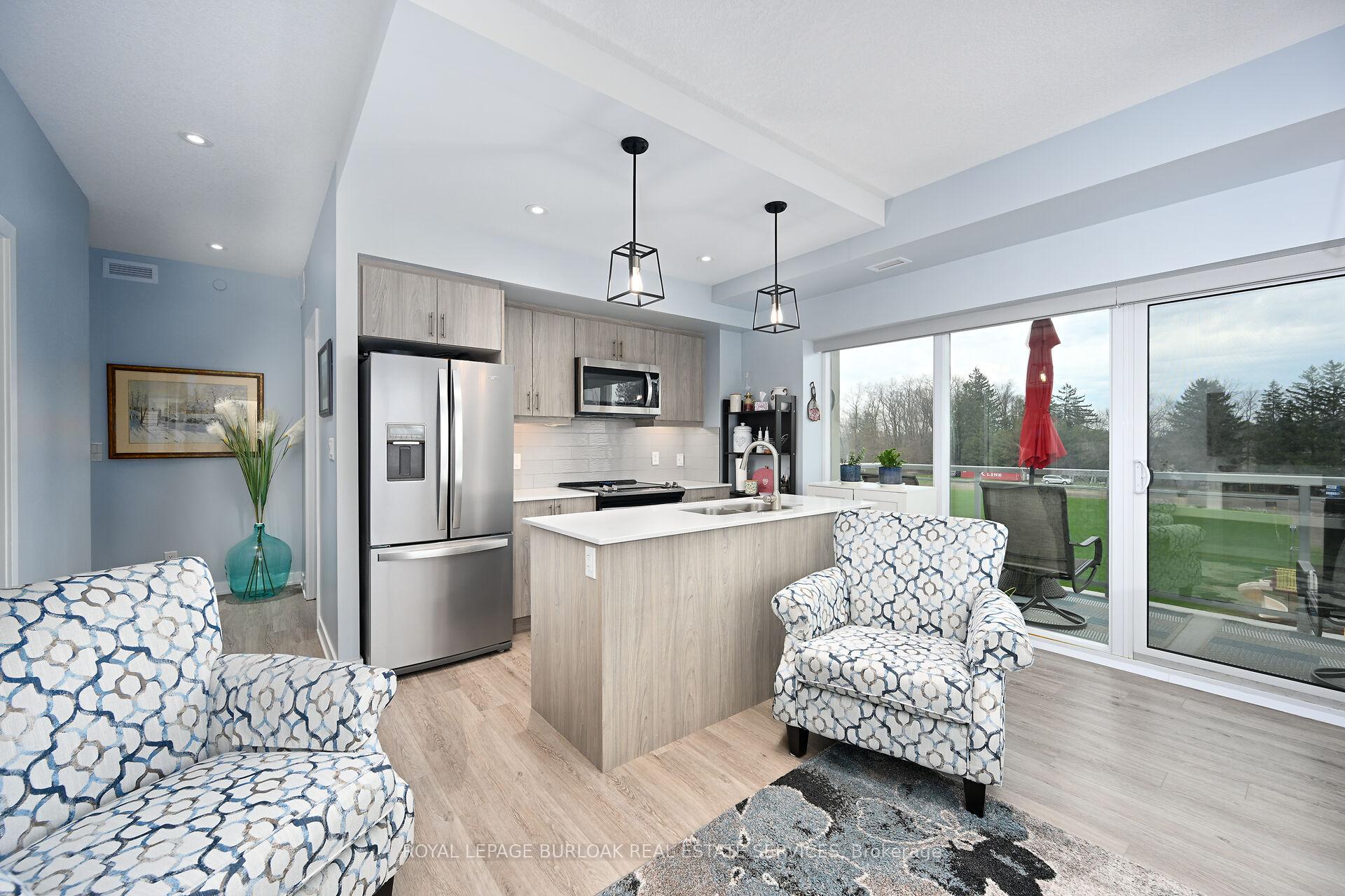2 Bedrooms Condo at 16 Markle,  Hamilton For sale