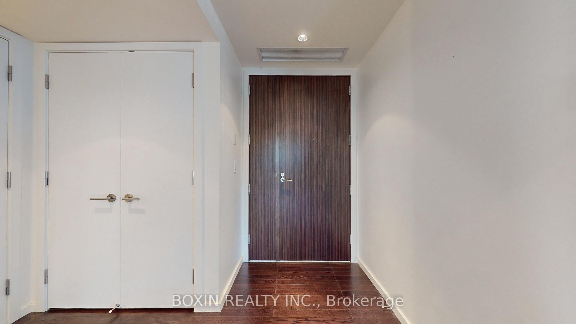 2 Bedrooms Condo at 180 University,  Toronto For sale