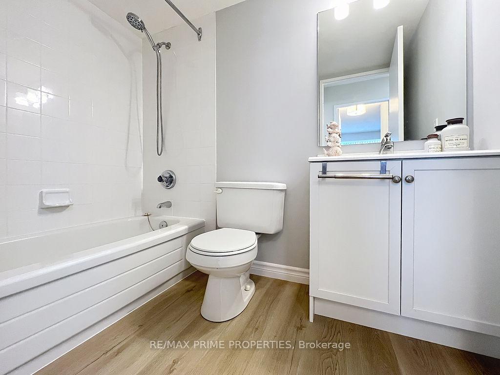 2 Bedrooms Condo at 91 Townsgate, Vaughan For sale
