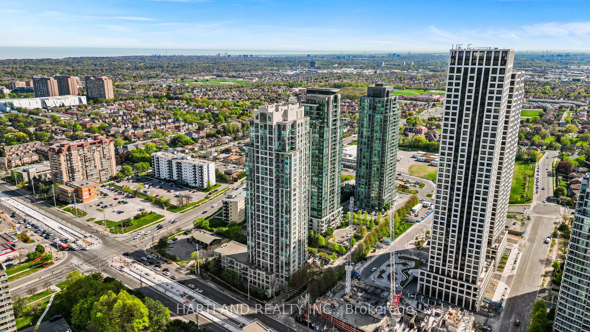 2 Bedrooms Condo at 3504 Hurontario, Mississauga For sale
