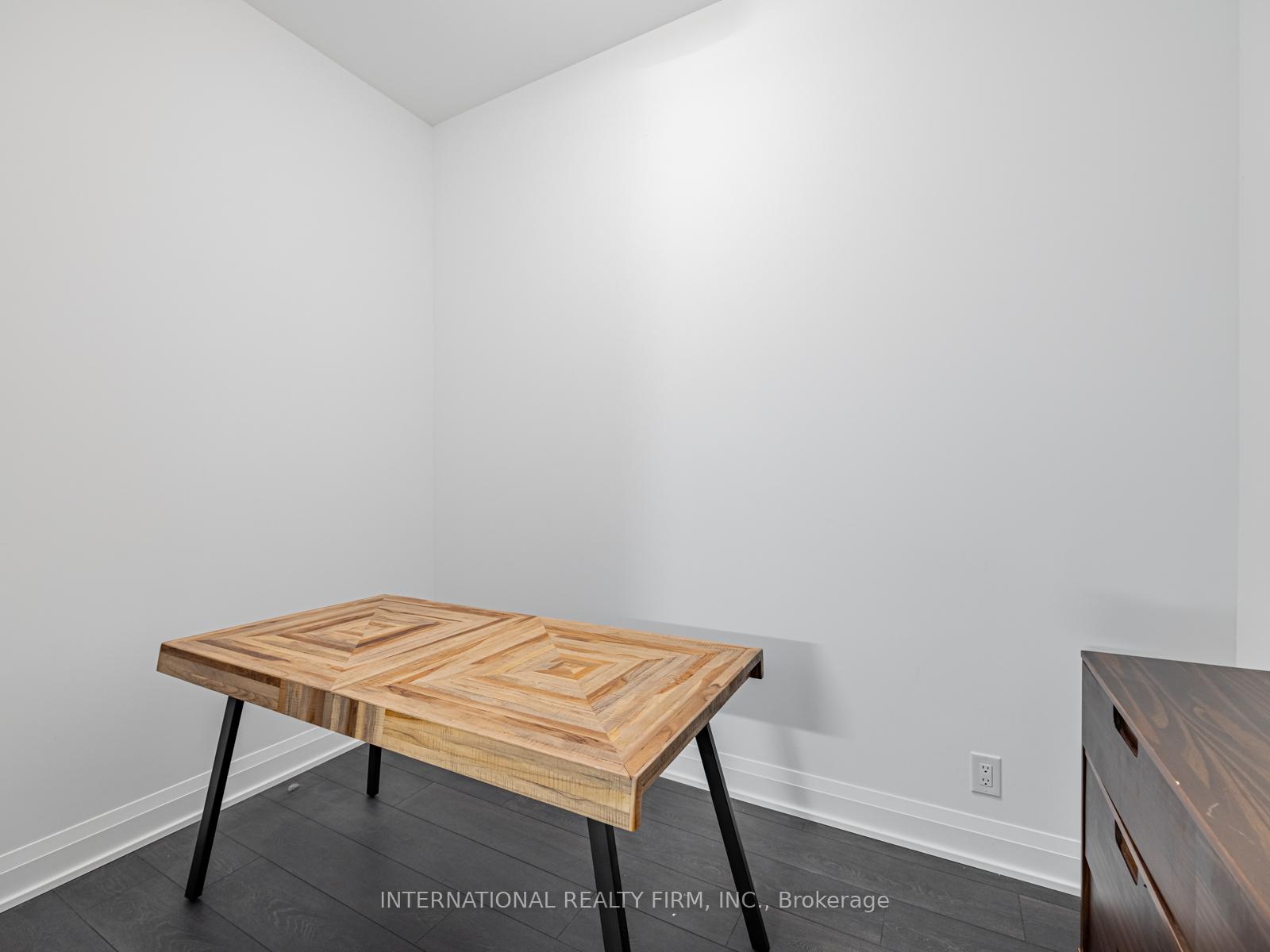 2 Bedrooms Condo at 33 Frederick Todd, Toronto For sale