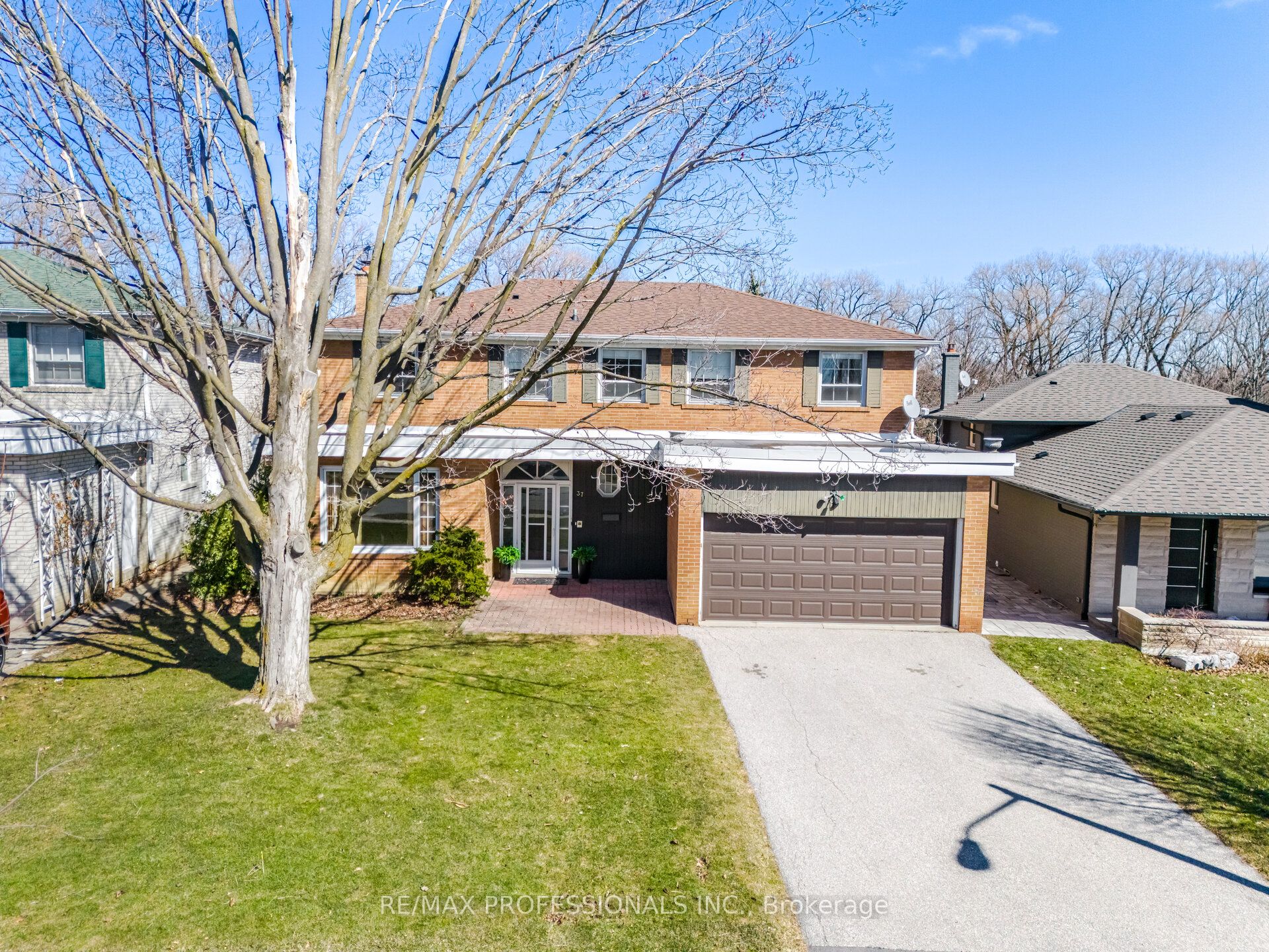 37 Thicket Road, Toronto, ON M9C 2T4