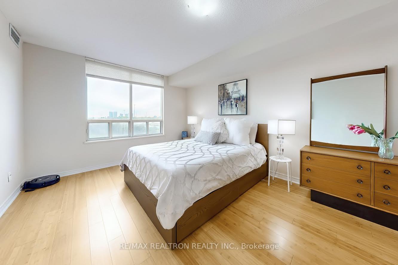3 Bedrooms Condo at 68 Corporate, Toronto For sale