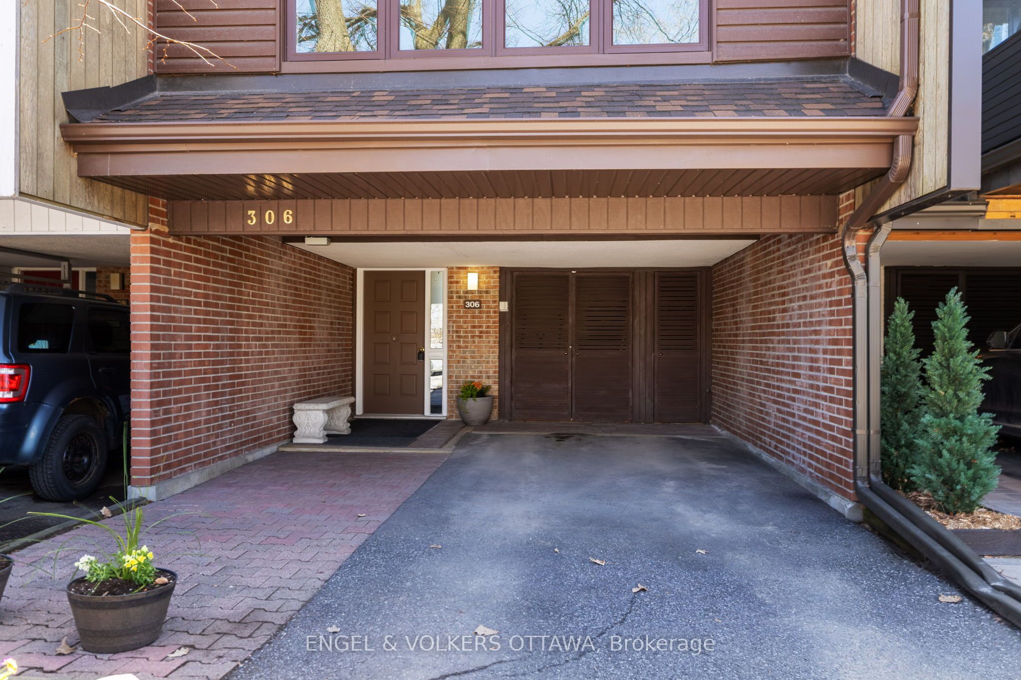 306 Cathcart Street, LowerTownSandyHill, ON K1N 5C4