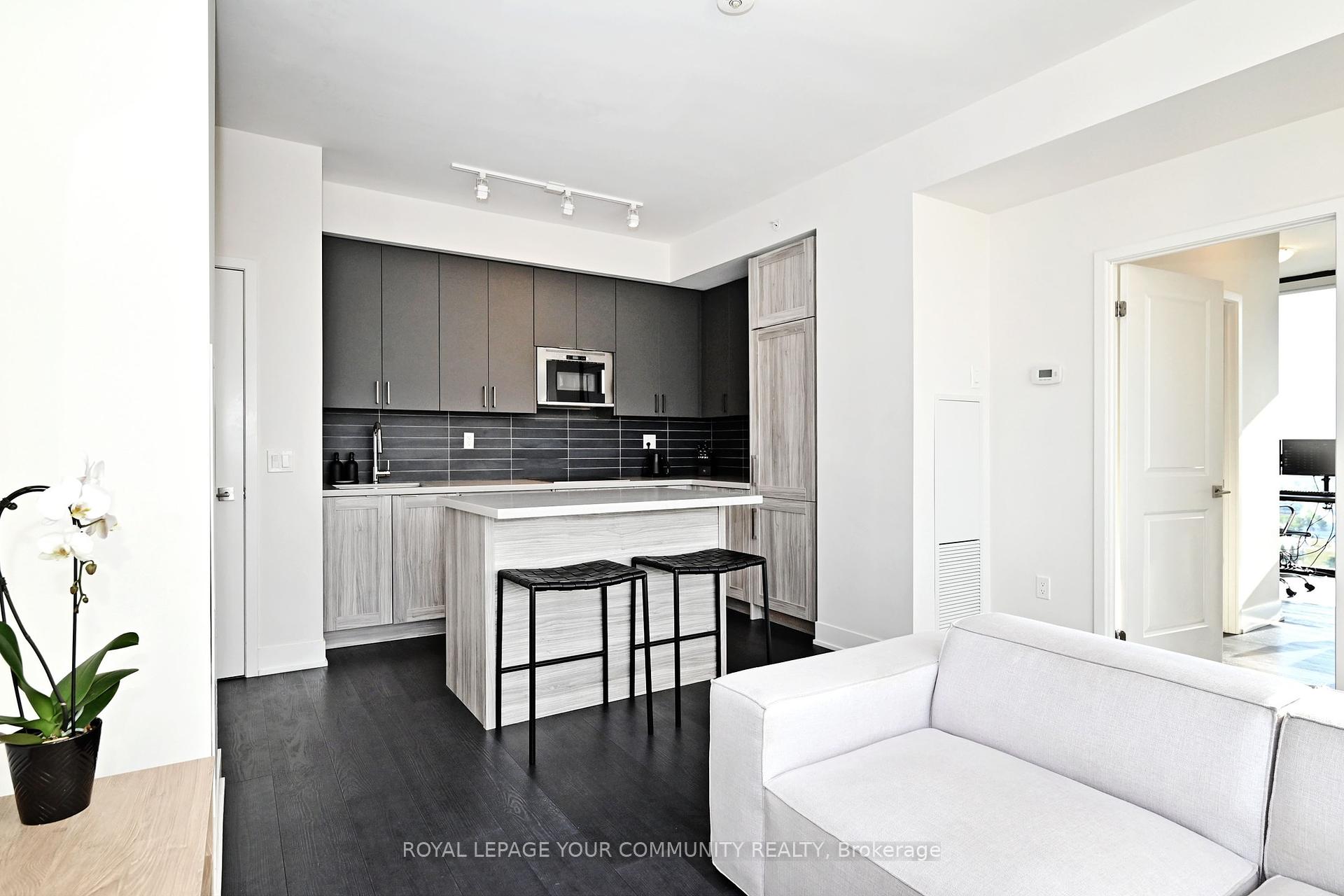 2 Bedrooms Condo at 2908 Highway 7, Vaughan For sale